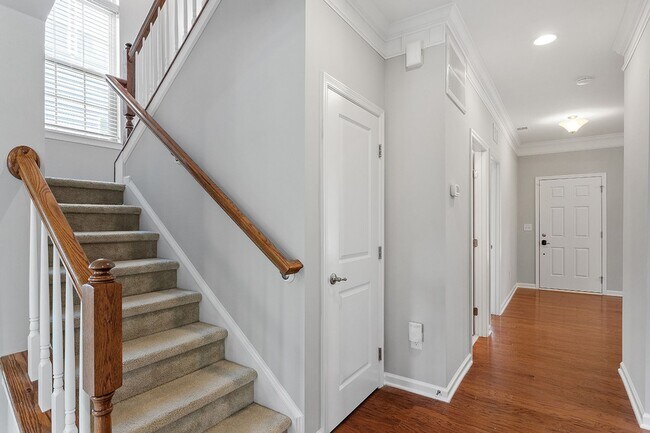 Building Photo - 1121 Survada Ln