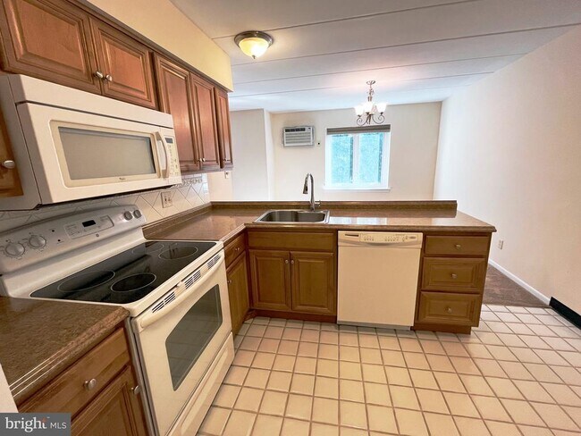 Building Photo - 100 Campbell Cir