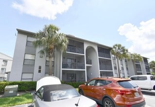 Building Photo - Updated 2BR/2BA Condo in Pine Ridge Club, Sanford
