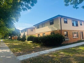 Building Photo - Pine Pointe Apartments