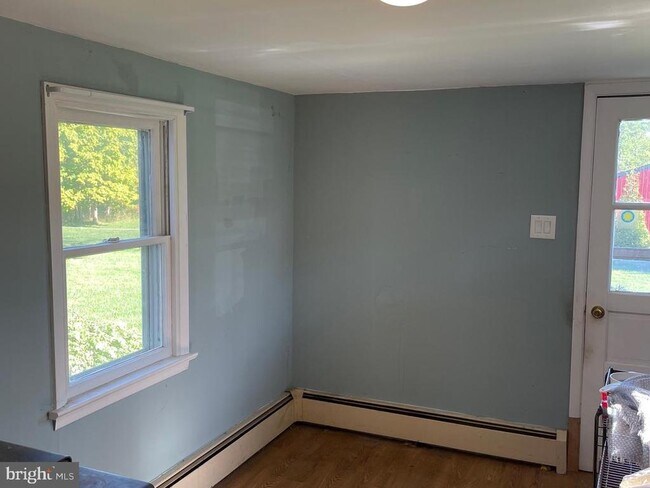 Building Photo - 1410 Longford Rd