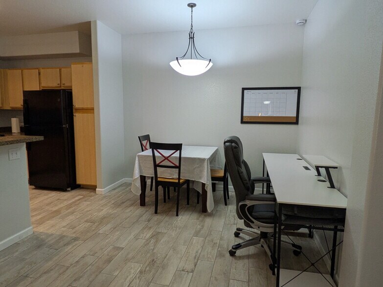 Building Photo - 4343 E Soliere Ave