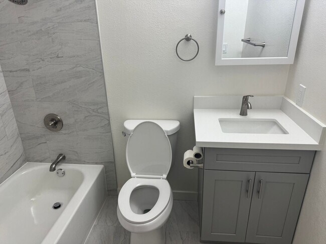 Building Photo - Condominium for Rent in Sacramento, CA