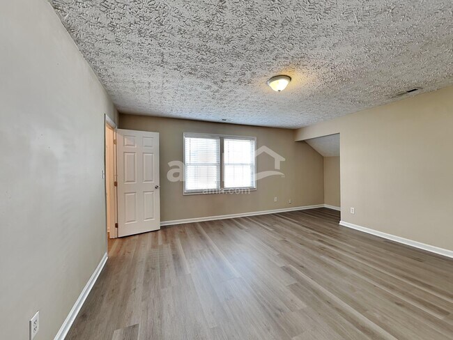 Building Photo - 7019 Beaverwood Dr