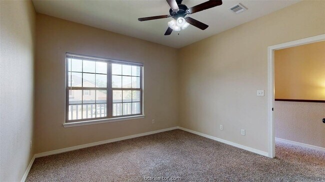 Building Photo - 303 Ash St