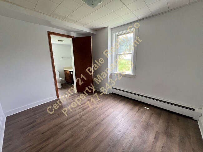 Building Photo - 1350 Craley Rd