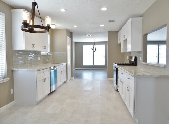 Building Photo - 21311 Park Mt Dr