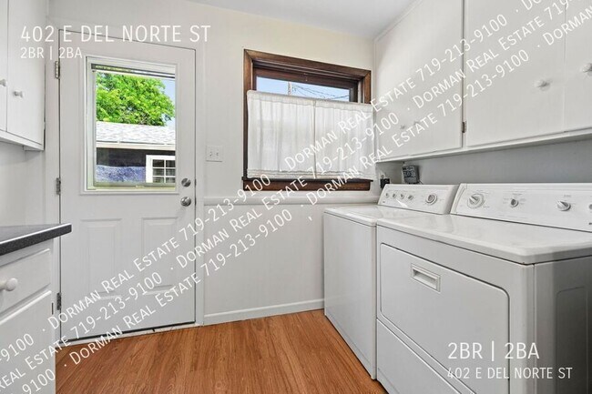 Building Photo - 402 E Del Norte St