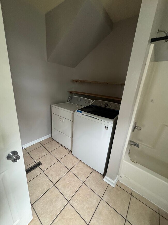 Building Photo - North East Grand Rapids 3Bed 1Bath