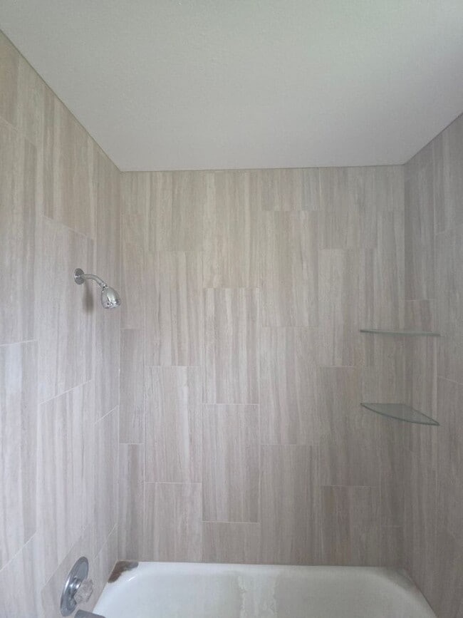Building Photo - 3 Bedroom Apartment in FRUITA!!!