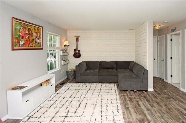 Building Photo - 70 Tulip Tree Ct