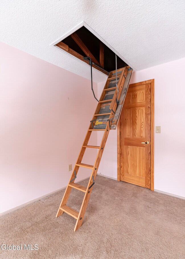 Building Photo - 43 Commons Dr