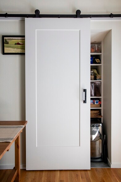 Pantry with wine storage - 5505 Robinswood Ln