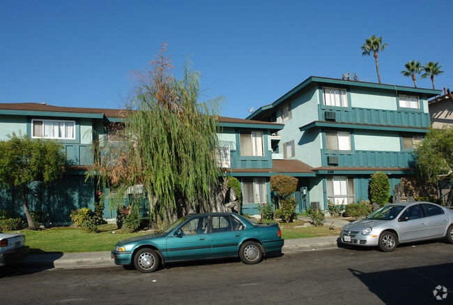 Pine Crest Villa Apartments - Pine Crest Villa