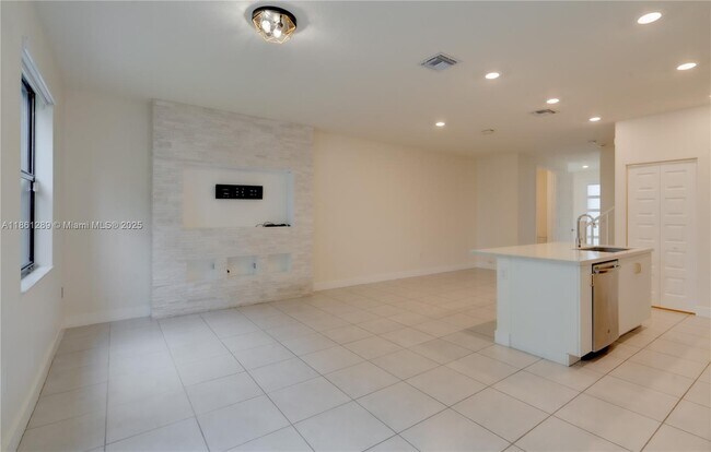Building Photo - 15826 NW 91st Ct