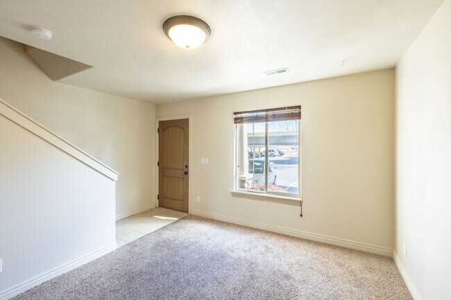Building Photo - 2 BED 1 BATH TOWNHOME WITH COVERED PARKING IN AMMON - CITY UTILITIES INCLUDED