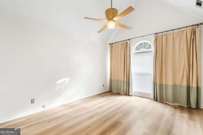 Building Photo - 529 Eastland Dr