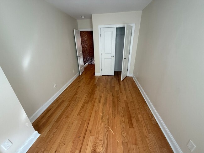 Building Photo - Charming Brick Rowhome Brewerytown