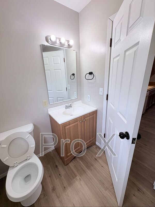 Building Photo - 3802 College View Dr