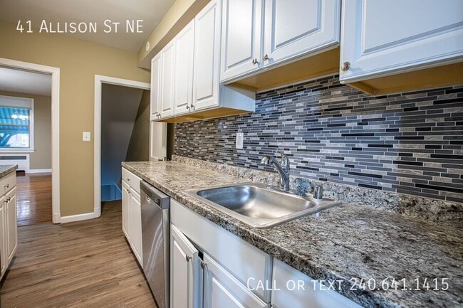 Building Photo - 41 Allison St NE