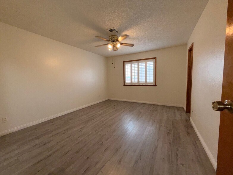 Building Photo - 6687 W Tropicana Ave