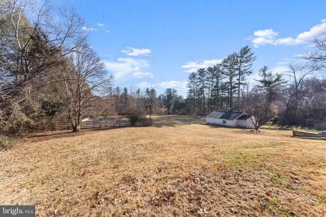 Building Photo - 901 Walker Rd