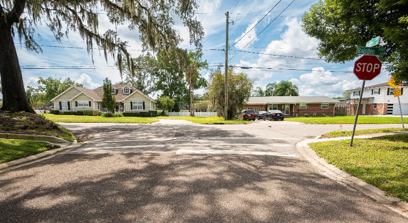 Building Photo - 313 Suzanne Dr