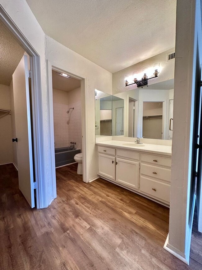 Building Photo - Now Available - 2 Bedroom 1.5 Bathroom Con...