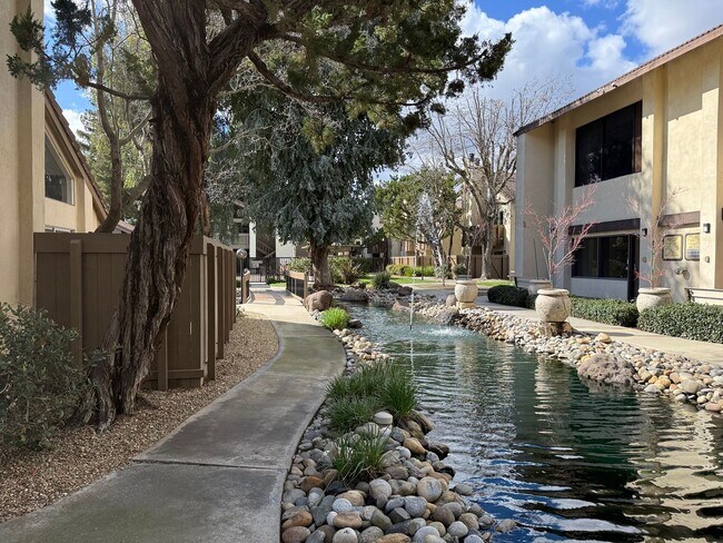 Building Photo - Executive 2-bedroom condo in gated community!