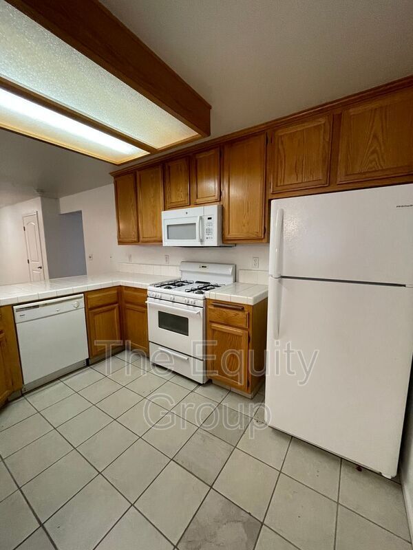 Building Photo - 2660 W Lark Ave