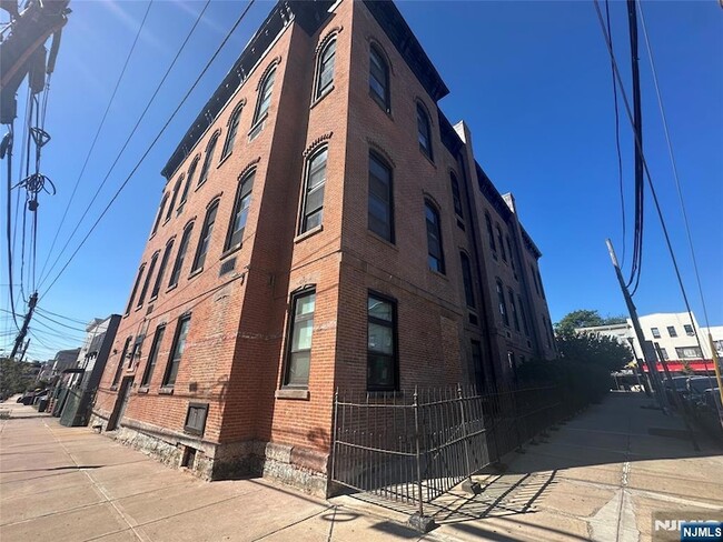 Primary Photo - 464-470 Central Ave