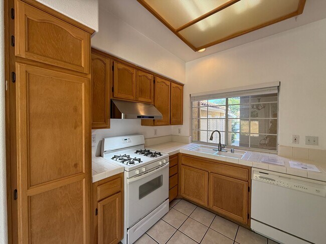 Building Photo - SD: Spacious 2BD/2.5BA Townhome in Sabre Springs with Private Backyard, 2-Car Garage & In-Unit La...