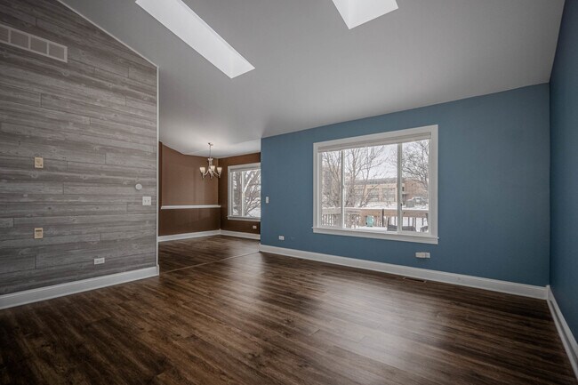 Building Photo - 226 E Conley Dr