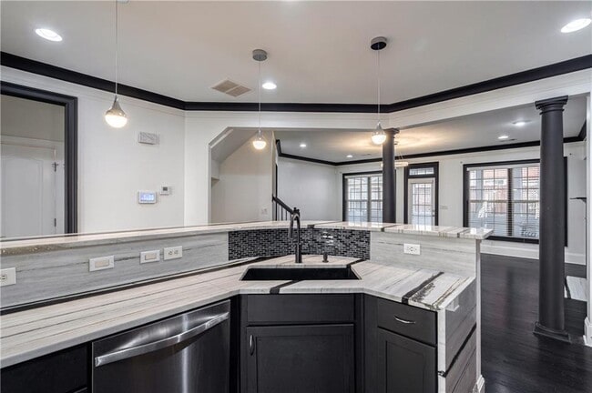 Building Photo - 2767 Durham Dr NE