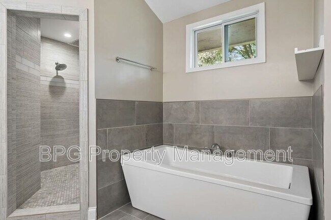 Building Photo - 15 Glenkirk Dr