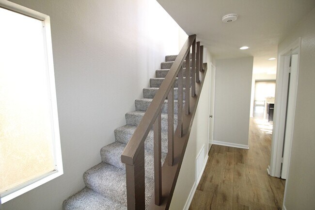 Building Photo - Oceanfront Silverstrand | 4 Bedroom + 3 Ba...