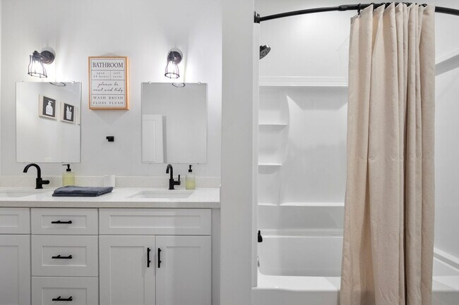 Building Photo - 3806 E Polk St