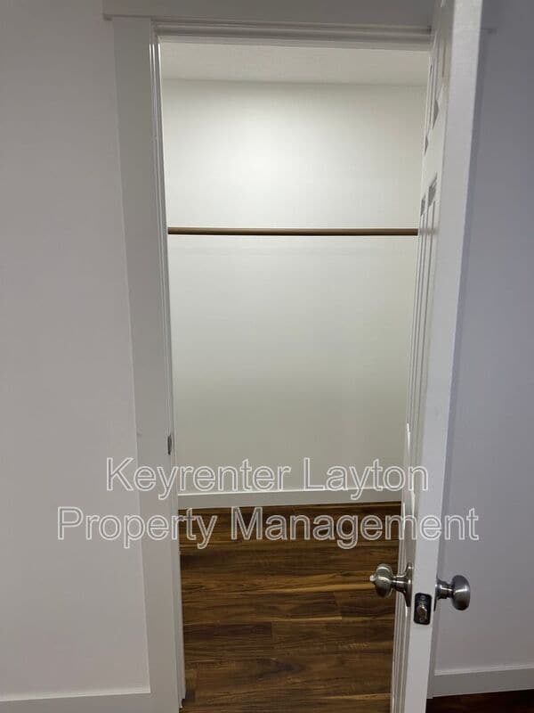 Building Photo - 992 4725 S