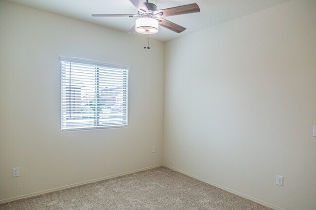 Building Photo - 12640 N Wildrose Dr