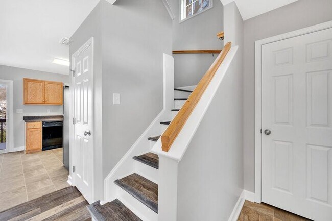 Building Photo - Family Home