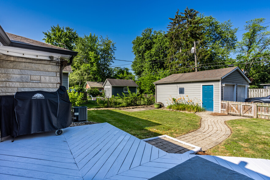 Building Photo - 5860 Primrose Ave