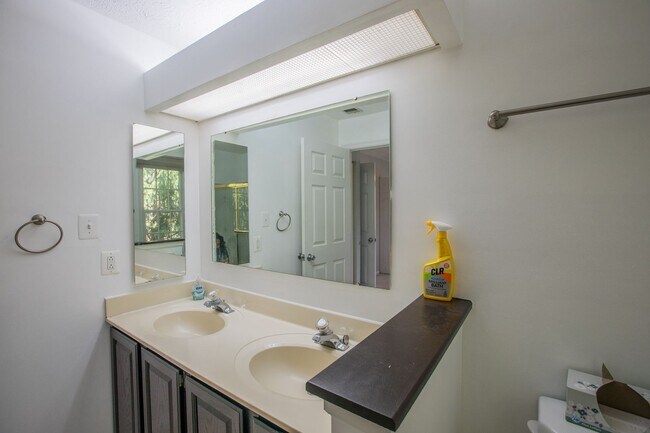 Building Photo - Lovely 2 BR/2 BA Condo in Germantown!