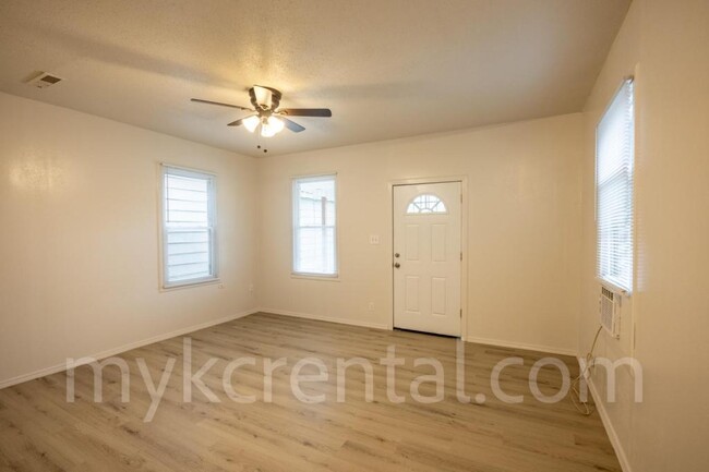 Building Photo - 711 Tenny Ave