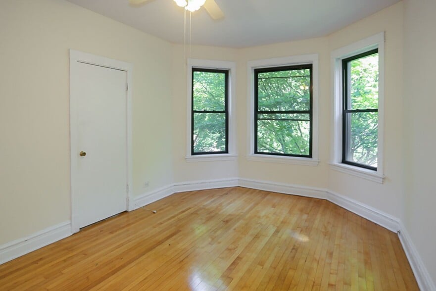 Primary Photo - 2326 N Southport Ave