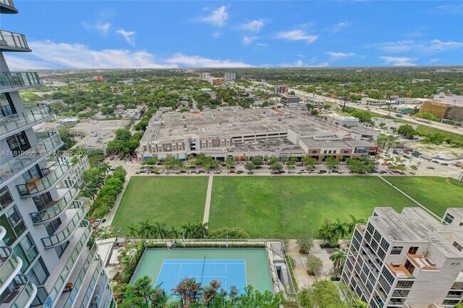 Building Photo - 121 NE 34th St