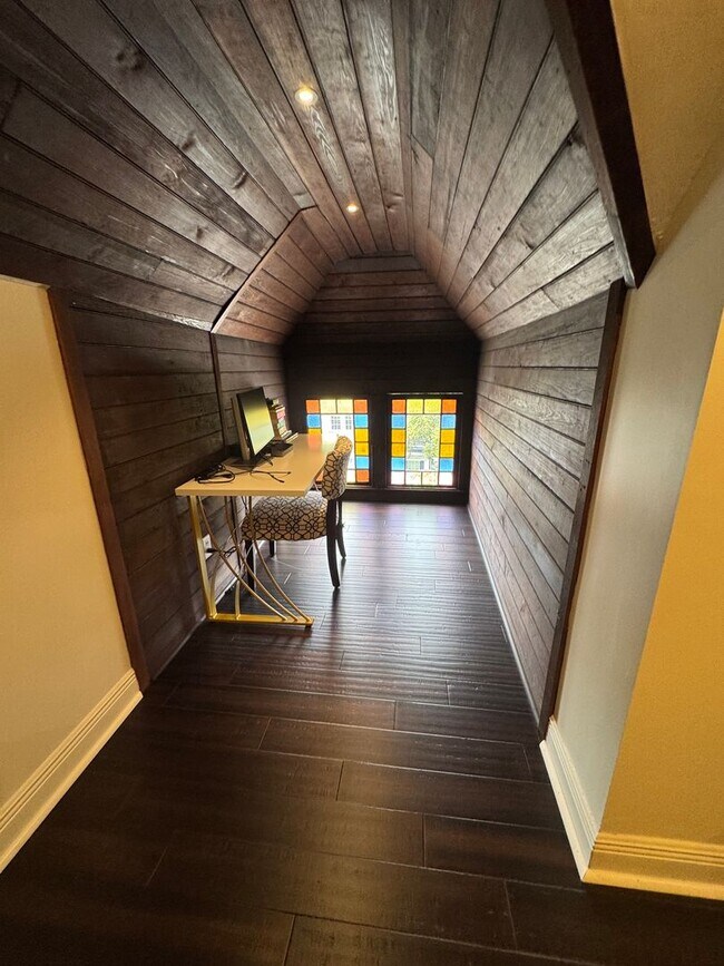 Building Photo - 1662-1662 Dufossat St