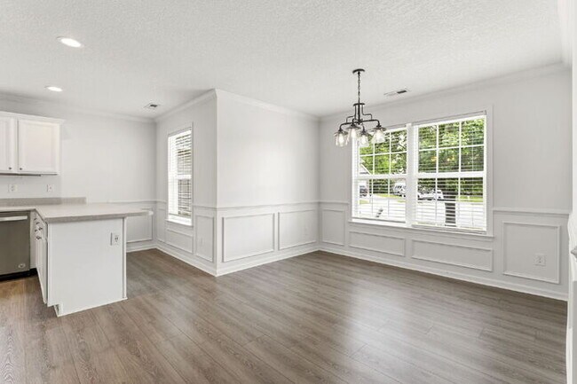 Building Photo - Charming 3-Bedroom Retreat with Cozy Fireplace in Simpsonville