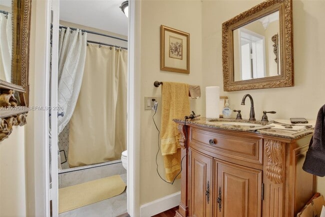 Building Photo - 5240 NE 6th Ave