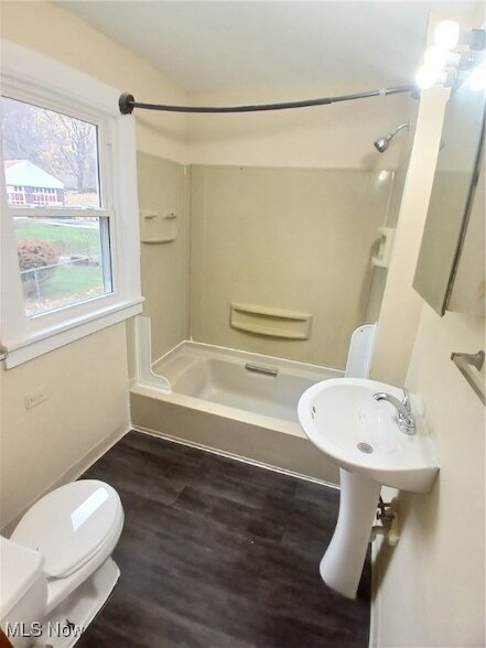 Building Photo - 142 N Bridge St