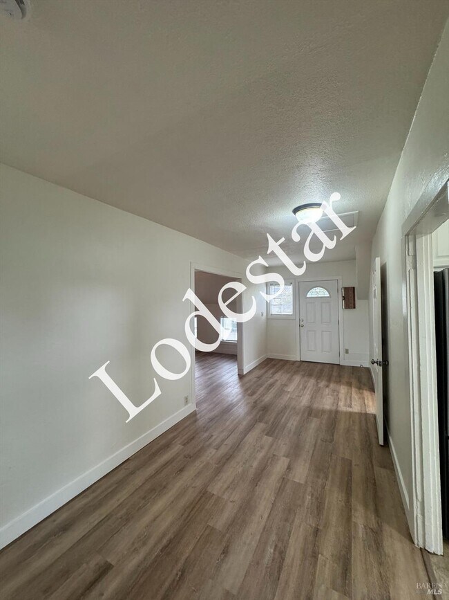 Building Photo - 302 Carolina St